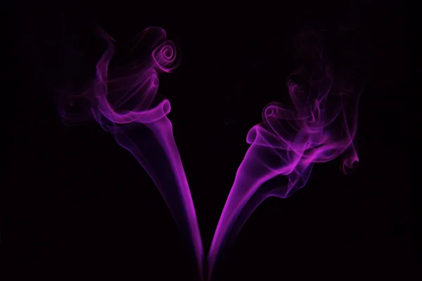 Fumo colorido com fundo liso — Fotografia de Stock
