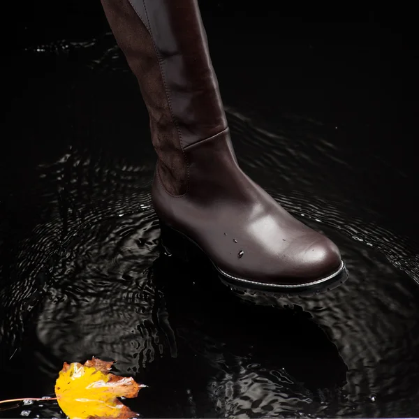 Brown female boot splashing water — Stock Photo, Image