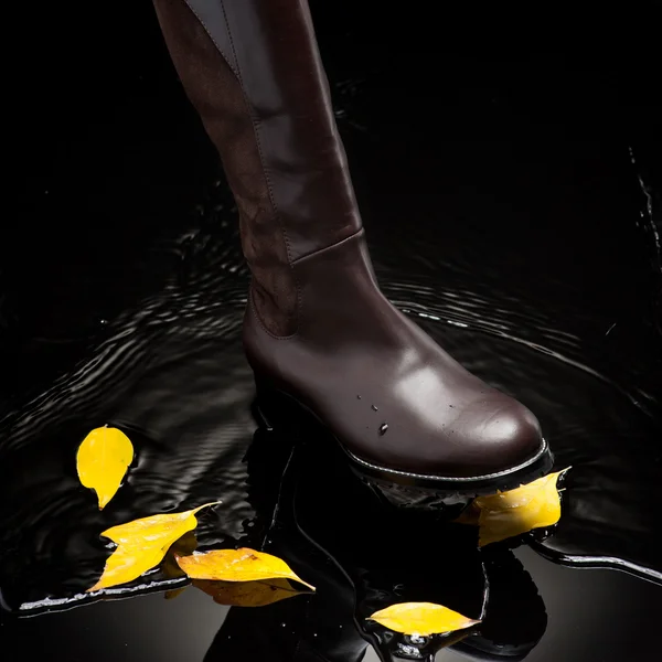 Brown female boot splashing water — Stock Photo, Image