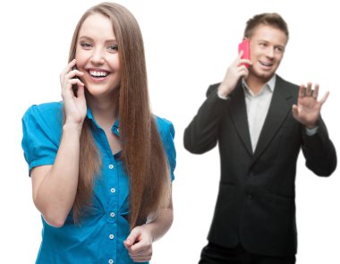 Mobil telefonla aramayı mutlu gülümseyen iş adamları