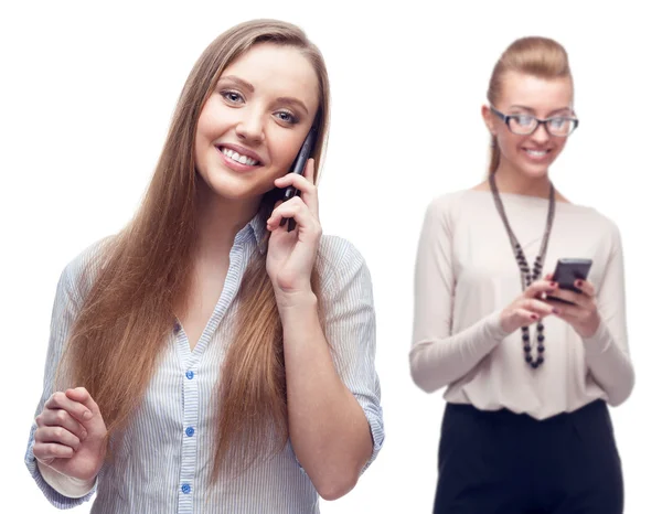 Szczęśliwy uśmiechający się ludzie biznesu wywołanie przez telefon komórkowy — Zdjęcie stockowe
