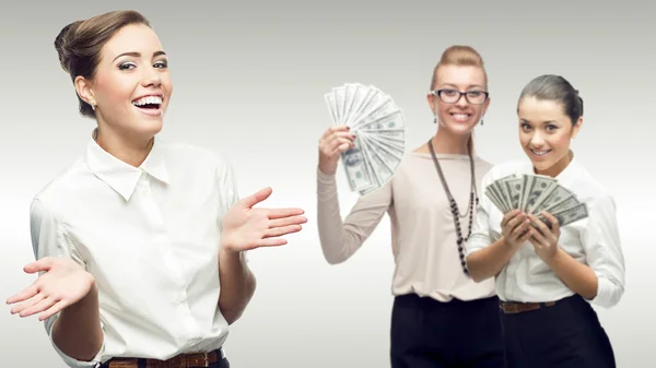 Équipe de jeunes femmes d'affaires prospères — Photo