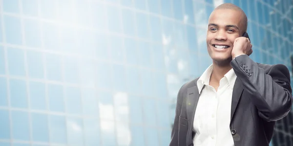 Bem sucedido jovem empresário africano — Fotografia de Stock