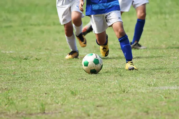 Japon ilkokul futbol takımının maç sahnesi.