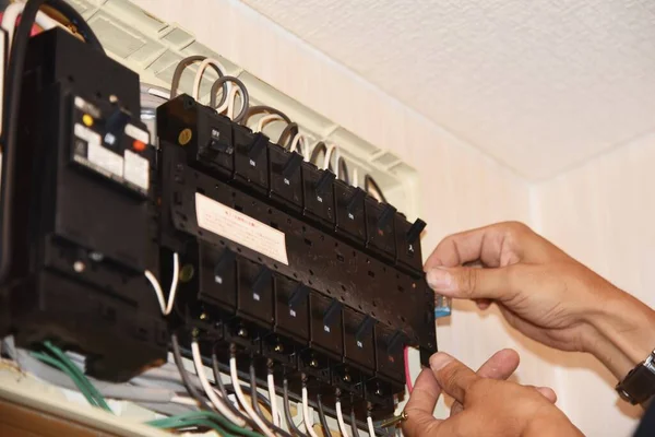 Een Scène Van Het Installeren Van Een Huis Airconditioner — Stockfoto