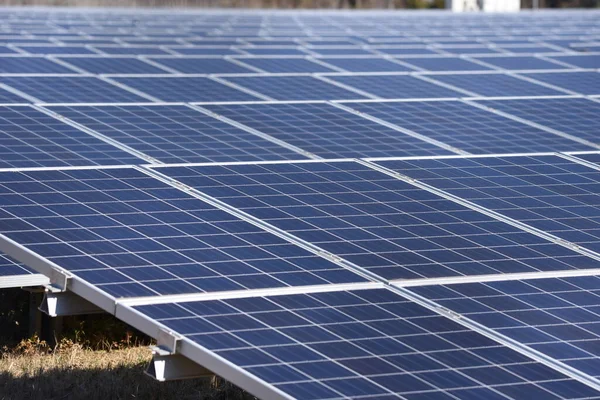 Uma Central Solar Fotovoltaica Geração Energia Renovável Para Evitar Aquecimento — Fotografia de Stock