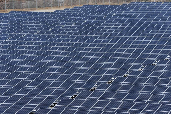 Uma Central Solar Fotovoltaica Geração Energia Renovável Para Evitar Aquecimento — Fotografia de Stock