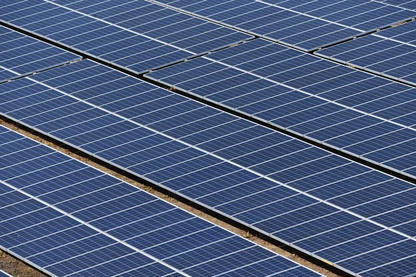 Uma Central Solar Fotovoltaica Geração Energia Renovável Para Evitar Aquecimento — Fotografia de Stock