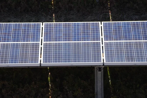 Bir Güneş Fotovoltaik Enerji Istasyonu Küresel Isınmayı Önlemek Için Yenilenebilir — Stok fotoğraf