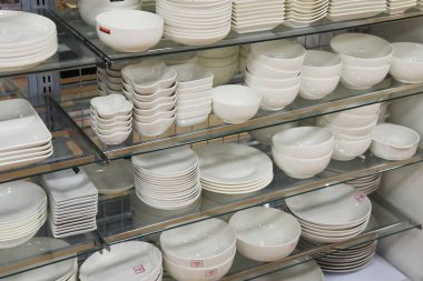  Japonya 'da vergiden önce her şeyi 100 yene alabileceğiniz 100 yenlik mağazalar var..