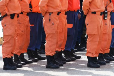 Deprem ve tsunami tahliye tatbikatları / Japonya çok depremli bir ülke olduğu için, ülke çapında düzenli olarak felaket önleme tatbikatları düzenlenmektedir..