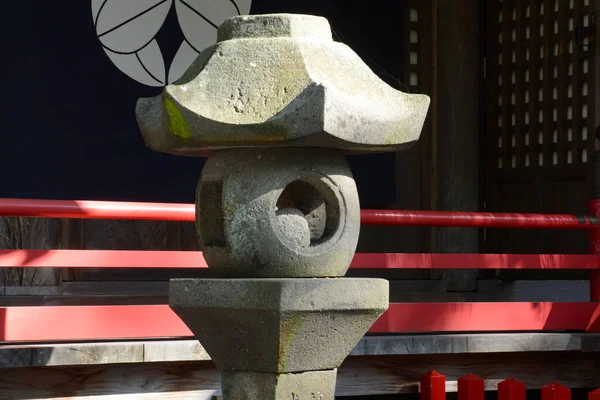 福岡県の田舎にある神社の境内の風景 神社は 日本独特の宗教である神道の信仰に基づく施設であり ほとんどの日本人が参拝に訪れる — ストック写真