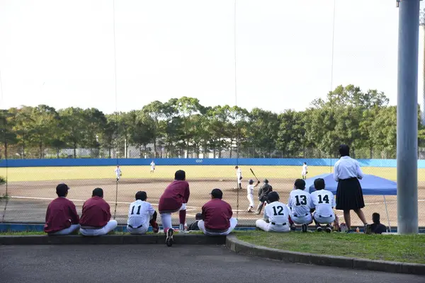 Paisagem Jogo Beisebol Menino Parque Atlético — Fotografia de Stock