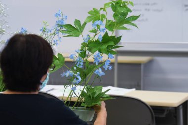 A scene of the flower arrangement class
