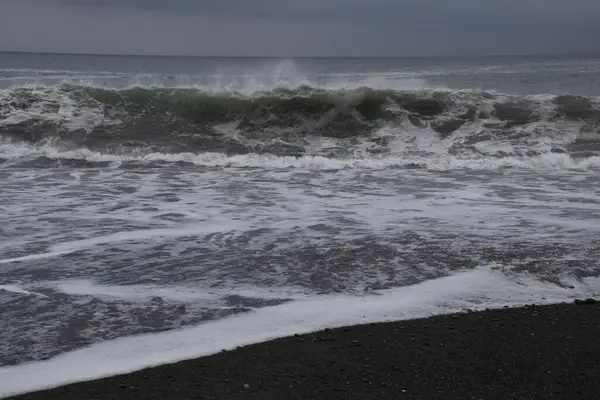 Вид Волны Ударяющиеся Песчаный Пляж — стоковое фото