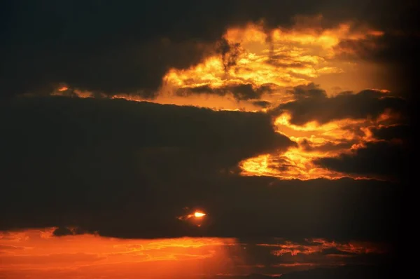 Вид Восхода Солнца Движущийся Момент Природы Созданный Солнцем Облаками — стоковое фото