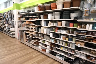 Japonya 'da 100 yen' e her şeyi satın alabileceğiniz dükkanlar var (vergi hariç) ve yabancı turistler arasında çok popülerler..