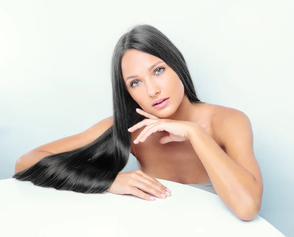 Beautiful girl with shiny black hair — Stock Photo, Image