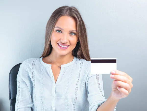 Mujer de negocios con tarjeta de crédito —  Fotos de Stock