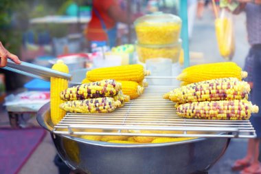 Semt pazarı, lezzetli taze haşlanmış mısır