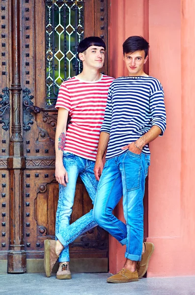 Young male couple posing near the wall — Stock Photo, Image