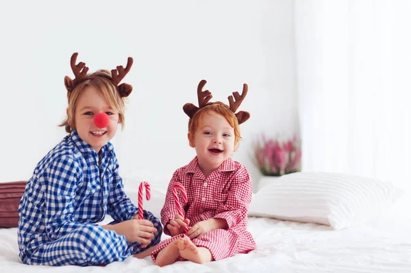 Laughing Kids Brothers Wearing Reindeer Antlers Celebrate Christmas Holidays Home — Stock Photo, Image