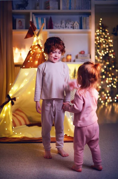 Happy Kids Siblings Kids Pajamas Playing Home Evening Christmas Holidays — Stock Photo, Image