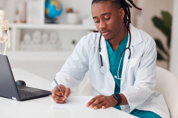 Young African American Doctor Tracheostomy Scar Filling Paper Documentation — Stock Photo, Image