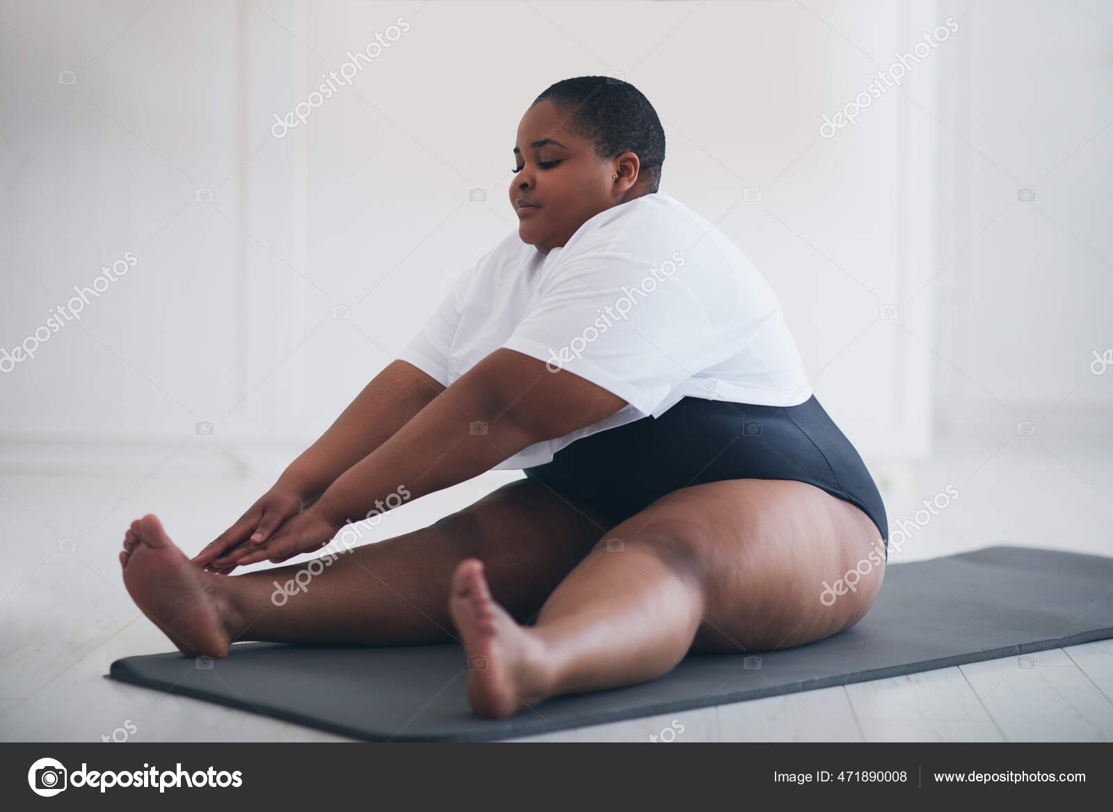 Young Size Woman Does Stretching Exercises Sport Mat Home Muscules Stock  Photo by ©olesiabilkei 471890008