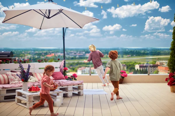 Cheerful Kids Having Fun Running Rooftop Patio Pallet Lounge Space — Stock Photo, Image