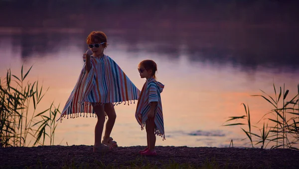 Cute Children Siblings Having Fun Lake Warm Summer Evening — Stock Photo, Image