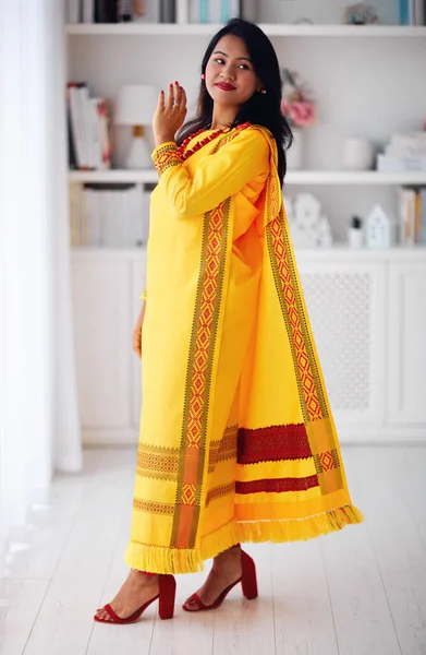 Young Beautiful Asian Woman Traditional Costume — Stock Photo, Image