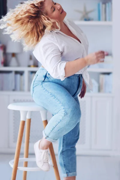 Attractive Size Woman Motion Wearing High Waist Jeans Shirt — Stock Photo, Image