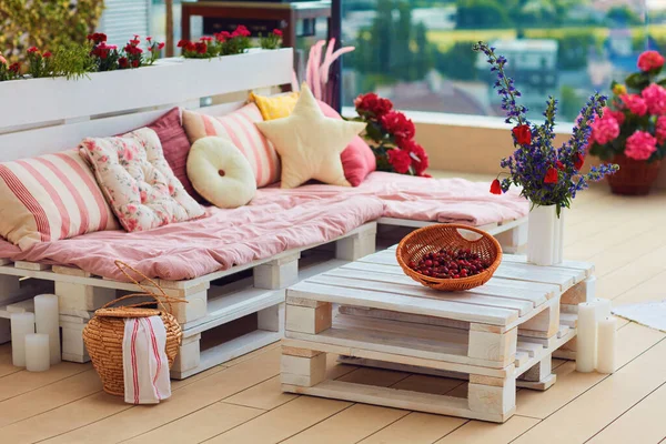 Muebles Paleta Lindo Acogedor Con Almohadas Colores Patio Verano Sala — Foto de Stock