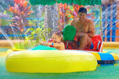 aqua Park, Aile sürücü deniz taşıtları birbirimizi vurmaya çalışıyor