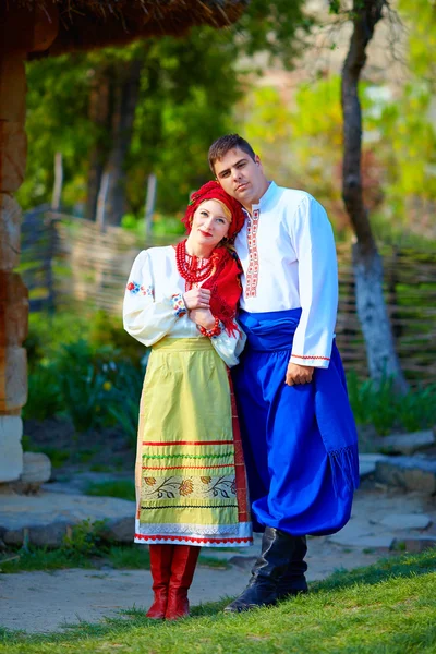 Beautiful ukrainian couple dressed in traditional costumes — Stock Photo, Image