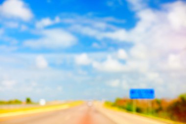 yaz yol trafik işaretleri ile ufuk arka plan