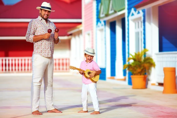 Happy family playing music and dancing on caribbean street — Stock Photo, Image