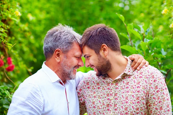 Portrait of happy father and son, that are similar in appearance — Stock Photo, Image