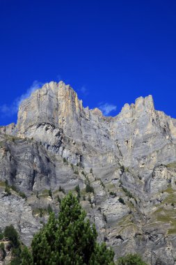 Leukerbad yukarıda Leeshorn dağlar