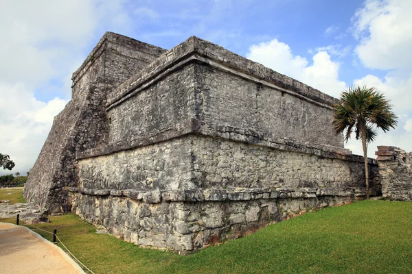 Antigo templo de pedra maia — Fotografia de Stock