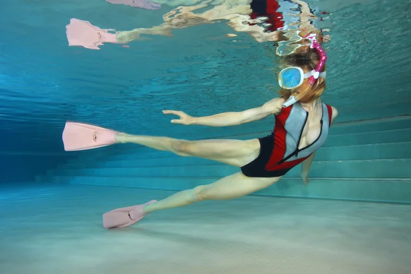 섹시 한 여성 snorkeler — 스톡 사진