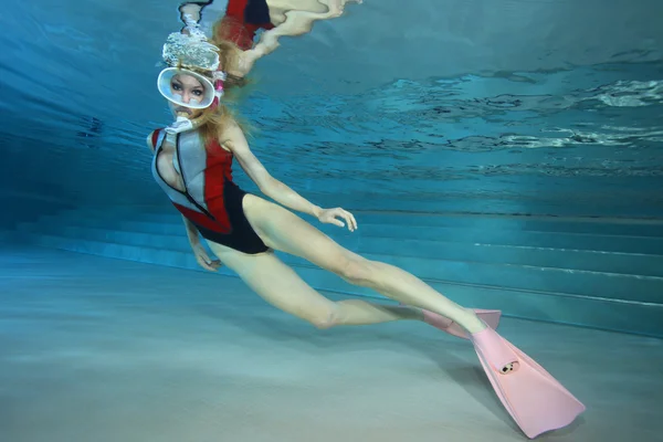 섹시 한 여성 snorkeler 로열티 프리 스톡 이미지