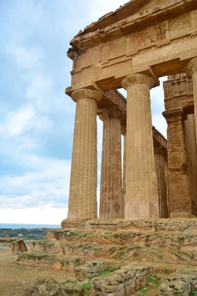2400 Letnia Świątynia Konkordii Widokiem Morze Śródziemne Jedna Najlepiej Zachowanych — Zdjęcie stockowe