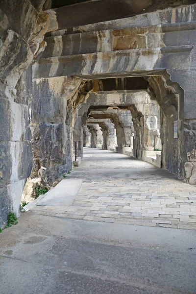 Grande Corridoio All Interno Antico Anfiteatro Romano Nimes Nel Sud — Foto Stock