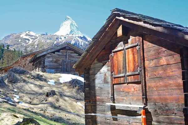 Vecchie Casette Legno Cervino Primavera Sopra Zermatt Nelle Alpi Svizzere — Foto Stock