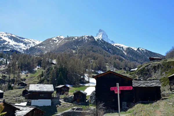 Mountain Village Nad Kurortem Zermatt Południowych Alpach Szwajcarskich Matterhorn Dominującą — Zdjęcie stockowe