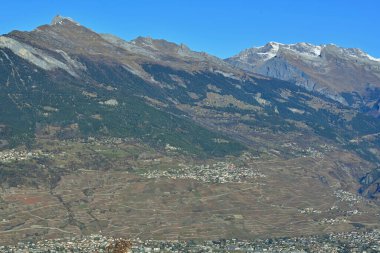 İsviçre 'nin güneyindeki Rhone Vadisi' nin yukarısındaki Mont Gond.