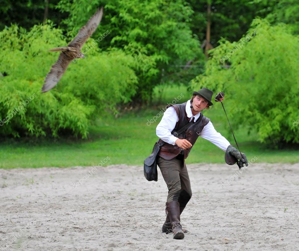 Falconer swings a lure for a Peregrine falcon — Stock Editorial Photo ©  mountainpix #59825013