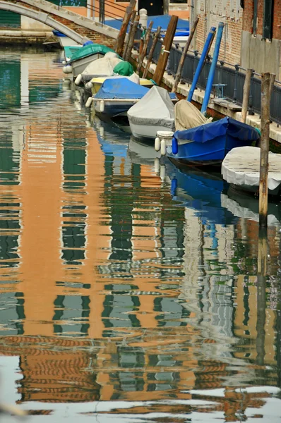 Boats line one of Venice's many canals — Stock Photo, Image